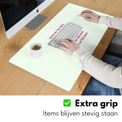 Focus on the good - Roze Muismat XXL klein -sfeer3