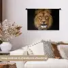 Leeuw - Portret - Zwart - Dieren Wandkleed katoen klein -sfeer1