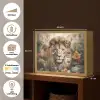 Leeuw - Wilde dieren - Planten - Natuur - Bloemen Light Box met batterij (Wandlamp) middel -USP_websiteoverzichtNL