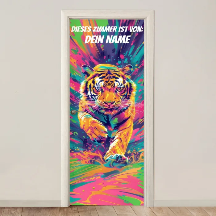 Bunter Tiger im Pop-Art-Stil mit personalisierbarem Namensfeld. deurposter klein -3d_beige