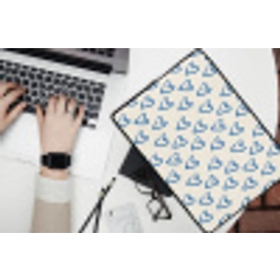 Hartjes patroon - Blauw - Beige - Liefde laptophoes neopreen klein -bureau