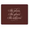 She plans she glows she achieves - Rood - Cursief muismat rubber klein -3d