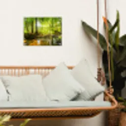 Zonnestralen in een groen bos tuinposter los doek klein -sfeer7