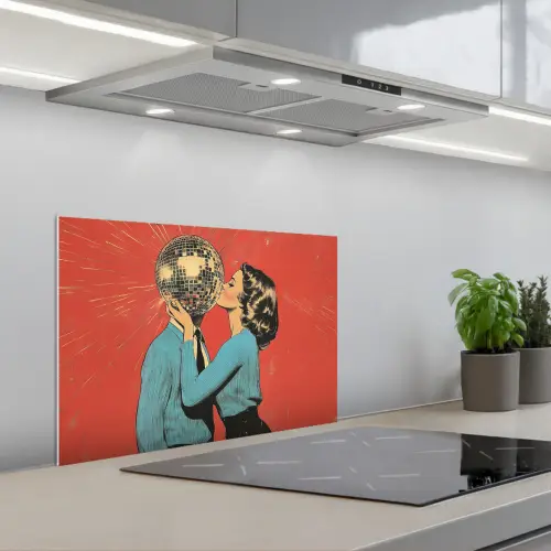 Vrouw - Retro - Discobal - Kus keuken achterwand spatscherm klein -3d_schuin