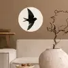 Zwarte zwaluw - Gouden accenten - Lichte achtergrond Wandcirkel behangsticker klein -sfeer1