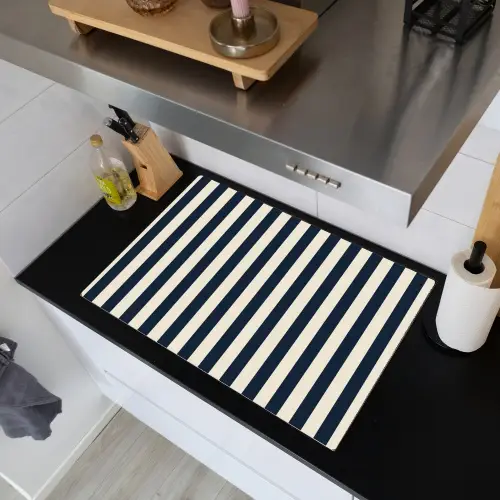 Verticale strepen - Blauw - Crème Inductie beschemer met haakjes klein 777 -sfeer1
