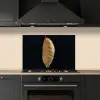 Bladeren - Zwart - Goud - Luxe - Natuur keuken achterwand spatscherm klein -sfeer1