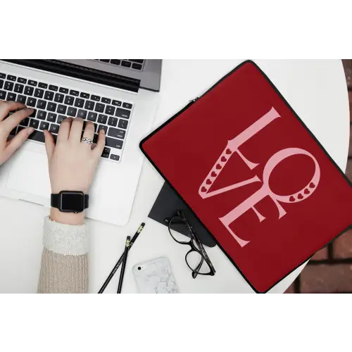 Love - Rood - Hatjes laptophoes neopreen klein -bureau