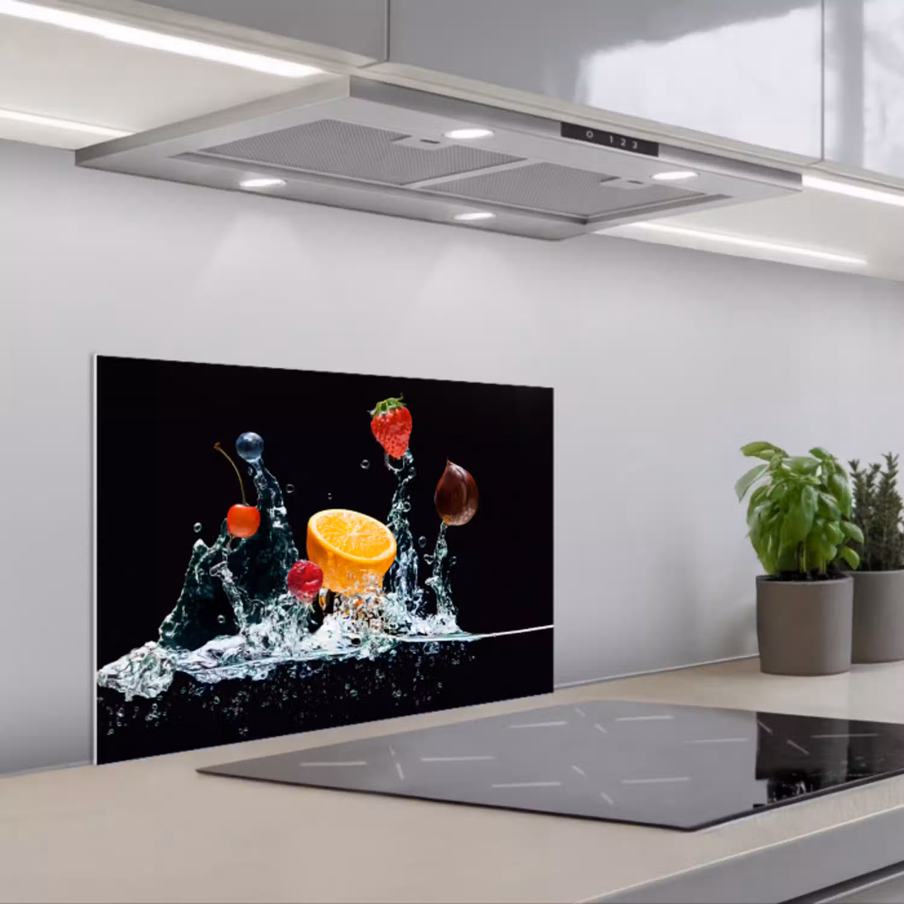 Water - Fruit - Sinaasappel - Aardbei - Kers - Zwart keuken achterwand spatscherm klein -3d_schuin