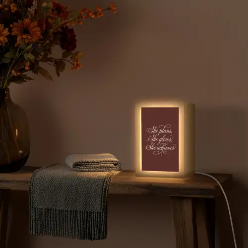 She plans she glows she achieves - Rood - Cursief Light Box met kabel (Tafellamp) klein -sfeer4