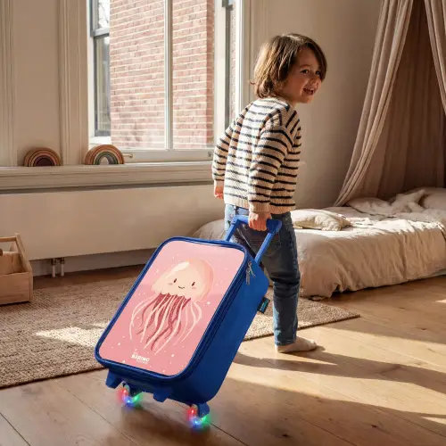 Roze kwal met gezicht Kinderkoffer - Blauw klein -sfeer1