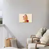 Illustratie - Mascara - Vrouw - Geel Tuinposter op houten frame 2 cm dik klein -sfeer1