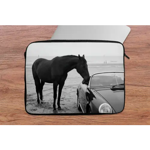 Paard - Auto - Zwart - Wit laptophoes neopreen klein -tafel