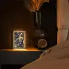 Melkmeisje - Johannes Vermeer - Bloemen Light Box met kabel (Tafellamp) klein -sfeer1