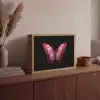 Vlinder - Fuchsia - Grafisch Light Box met batterij (Wandlamp) middel -sfeer2