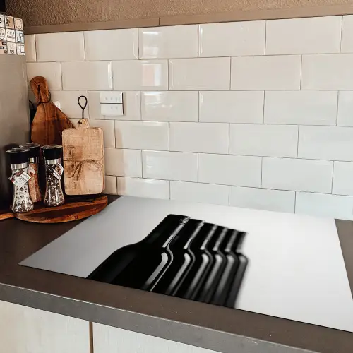 Wijnflessen - Zwart - Minimalistisch Inductie beschermer vinyl 3mm klein -sfeer3