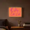 Oh la la - Oranje - Roze - Grafisch Light Box met batterij (Wandlamp) middel -sfeer4