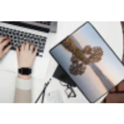 Bomen - Reflectie - Water - Zonsopgang - Serene laptophoes neopreen klein -bureau