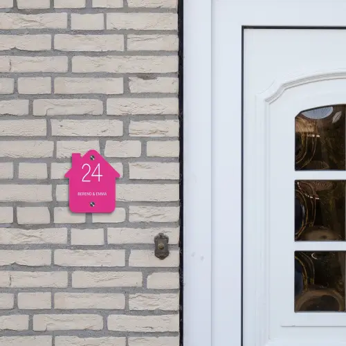 Weiße Herzchen in den Ecken - Modern Naambord Huisje klein -sfeer1