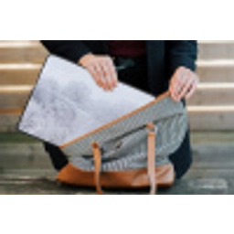 Rivier - Sneeuw - Bos - Winter - Schilderachtig laptophoes neopreen klein -tas