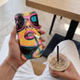 Portret - Vrouw - Abstract - Zonnebril Toughcase MagSafe Apple iPhone 17 klein -Sfeer1M