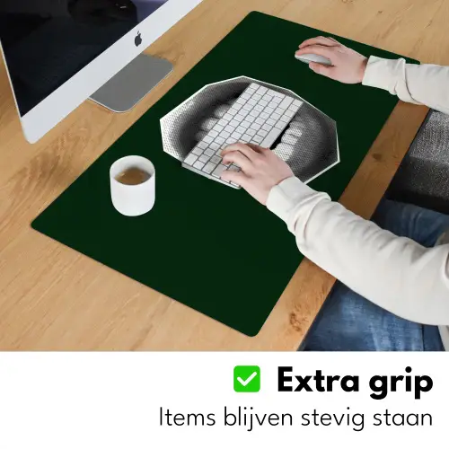 Mond - Groen - Illustratie - BLAH BLAH Muismat XXL klein -sfeer3