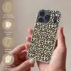Abstract - Lijnen - Zwart Telefoonhoesje iPhone 17 Pro klein 878 -sfeer3_NL