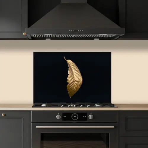 Bladeren - Luxe - Goud - Zwart - Natuur keuken achterwand spatscherm klein -sfeer1