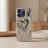 Hartvorm - Getekend - Beige - Zand Telefoonhoesje iPhone 17 Pro klein -sfeer2