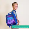 Neonletters op een bakstenen muur Kinderrugzak - Blauw middel -sfeer3_NL