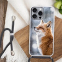 Vos - Sneeuwval - Portret - Winter - Sfeervol Hoesje iPhone 16 Pro Max met koord klein -sfeer4