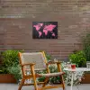 Wereldkaart - Roze - Marmer Tuinposter op houten frame 2 cm dik klein -sfeer3