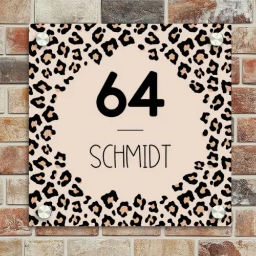 Beige luipaardprint - Modern Naambord Vierkant klein -sfeer2