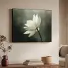 Wit - Lotus - Donker - Bloem Textielframe zwart klein -sfeer3
