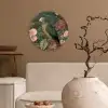 Groene papegaai - Kleurrijke bloemen - Donkere achtergrond Wandcirkel kunststof plaat 5mm dik klein -sfeer1