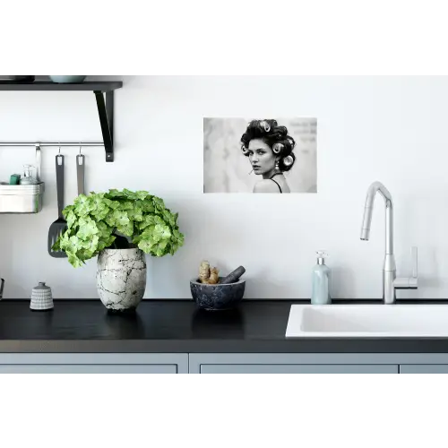 Edgy - Vrouw - Zwart - Wit Muursticker klein -keuken