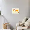 Wereldkaart - Oranje - Kleurrijk Tuinposter op houten frame 2 cm dik klein -sfeer1