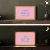 How lucky are we - Klavervier - Roze - Blauw Light Box met kabel (Tafellamp) klein -sfeer3