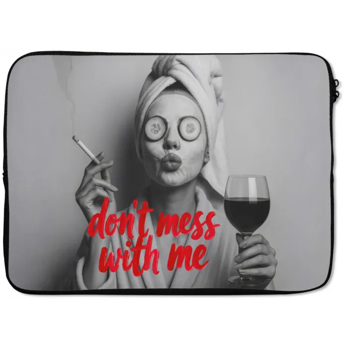 Don't mess with me - Wijn - Vrouw - Sigaret laptophoes neopreen klein -zkaufland3dotto