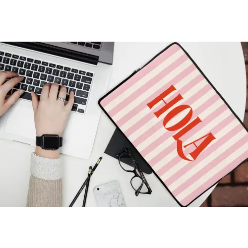 Hola - Quote -  Strepen - Pastel - Roze - Rood - Wit laptophoes neopreen klein -bureau