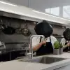 Koks - Koekenpannen - Keuken keuken achterwand 2 middel -3d_schuin