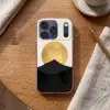 Bergsilhouetten - Gouden cirkel - Beige Telefoonhoesje iPhone 17 Pro klein -sfeer1