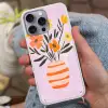 Vaas - Gestreept - Bloemen - Oranje Hoesje iPhone 16 Pro Max met koord klein -sfeer3