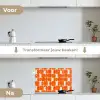 Patroon - Retro - Oranje keuken achterwand spatscherm klein 900 -voor_na_NL