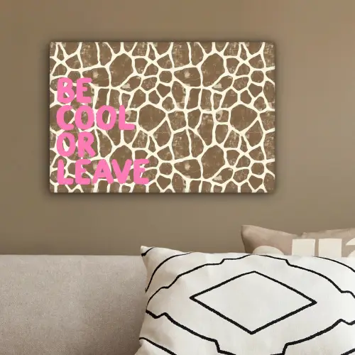 Tekst - Be cool or leave - Roze - Giraffenprint canvas 2cm klein -sfeer3