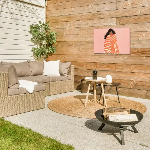 Meisje - Deken - Gestreept - Oranje Tuinposter op houten frame 2 cm dik klein -sfeer2