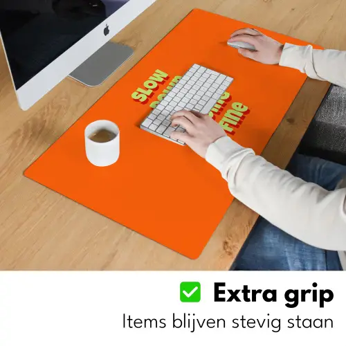 Slow down you're doing fine - Oranje - Simple Muismat XXL klein -sfeer3
