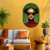 Vrouw - Groen - Bril - Aesthetic - Modern Wandcirkel Ovaal Glas middel -sfeer4
