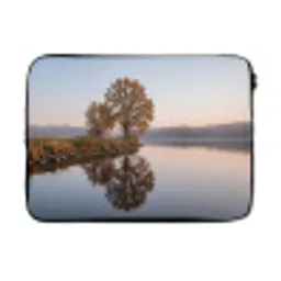 Bomen - Reflectie - Water - Zonsopgang - Serene laptophoes neopreen klein -3d