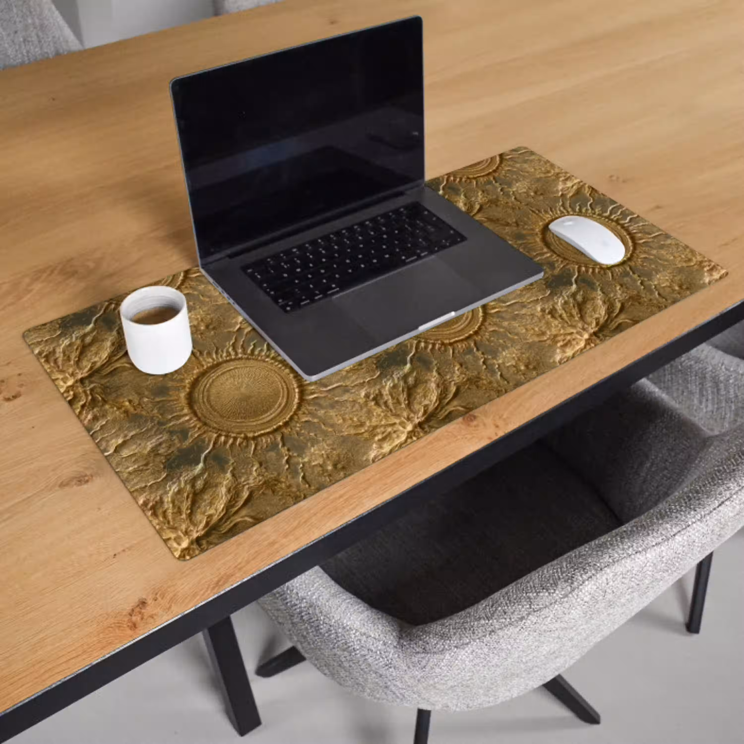 Zon - Reliëf - Antiek - Goud Muismat XXL klein 681 -sfeer1